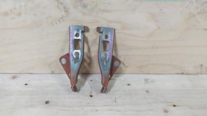 Запчасть петля капота Ford Fiesta 2004