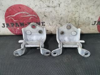 Петля крышки багажника Toyota Land Cruiser 2000