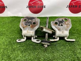 Петля двери передняя левая Honda Integra 2000