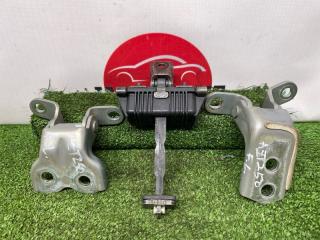 Петля двери передняя левая Toyota Avensis 2004