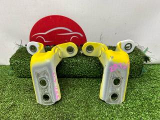 Петля двери передняя Toyota Allion 2014