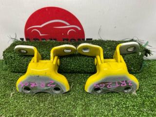 Петля двери задняя Toyota Allion 2014