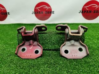 Петля двери передняя правая Subaru Forester 2000