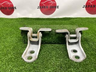 Петля двери передняя правая Toyota RAV4 2001