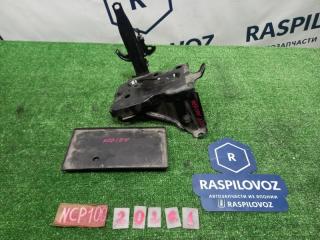 Крепление аккумулятора Toyota Ractis 05.2009