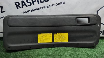 Обшивка двери багажника Toyota Funcargo 2002.07