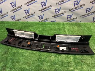 Фото запчасти накладка замка багажника Jaecoo J8 2024 контрактная запчасть Запчасть накладка замка багажника Jaecoo J8 2024