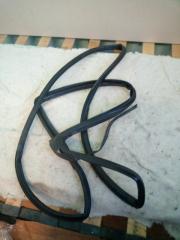 Запчасть уплотнительная резинка задняя левая Kia Rio 2011-2015