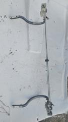 Фото запчасти петля крышки багажника задняя Chevrolet Cobalt 2013 Б/У запчасть Запчасть петля крышки багажника задняя Chevrolet Cobalt 2013