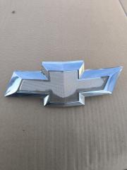 Фото запчасти эмблема передняя Chevrolet Cobalt 2013 Б/У запчасть Запчасть эмблема передняя Chevrolet Cobalt 2013