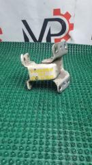 Петля двери левая Isuzu Forward 2001 Б/У Петля двери левая Isuzu Forward 2001