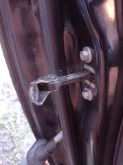 Ограничитель двери передний левый Honda CR-V 2006-2012