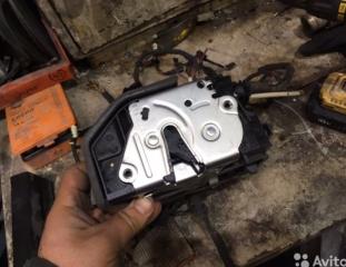 Запчасть замок двери задний правый BMW 5-series