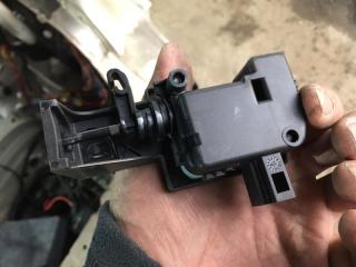 Запчасть замок лючка бензобака Mercedes-Benz E-Class 2014