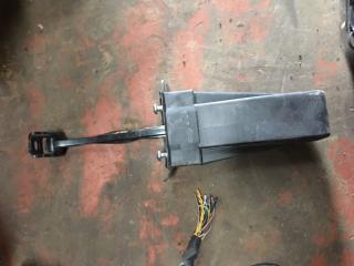 Запчасть ограничитель двери задний правый bmw 5-series