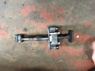 Запчасть ограничитель двери передний правый bmw 5-series