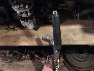 Фото запчасти ручка ручного тормоза Subaru Legacy контрактная запчасть Запчасть ручка ручного тормоза Subaru Legacy