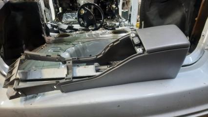 Подлокотник Subaru Forester 2002