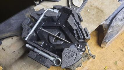 Домкрат Subaru Legacy