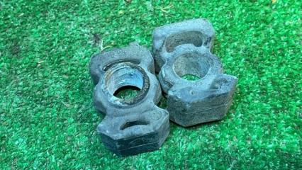 Фото запчасти кронштейн крепления радиатора Volkswagen Touareg 2017 контрактная запчасть Запчасть кронштейн крепления радиатора Volkswagen Touareg 2017