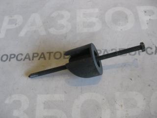 Запчасть болт крепления запасного колеса Volkswagen Touareg 2006