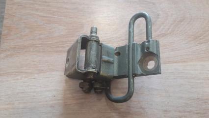 Петля двери нижняя правая Skoda Octavia Tour 2002