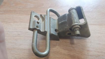 Петля двери нижняя правая Skoda Octavia Tour 2002