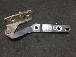 Петля багажника задняя левая Honda CR-V 2009