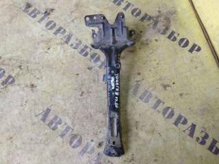 Запчасть кронштейн решетки радиатора VOLKSWAGEN TOUAREG 2002-2010