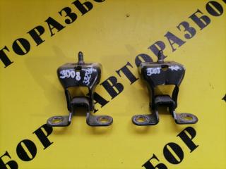 Фото запчасти петля крышки багажника левая PEUGEOT 3008 2010-2016 2011 Б/У запчасть Запчасть петля крышки багажника левая PEUGEOT 3008 2010-2016 2011