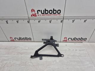 Кронштейн крыла правый BMW 7 2011 контрактная Кронштейн крыла правый BMW 7 2011