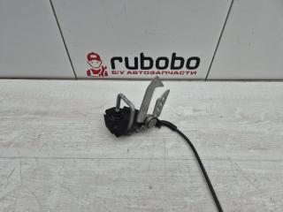 Крючок капота левый BMW 7 2011