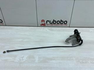 Крючок капота правый BMW 7 2010