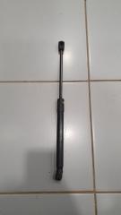 Фото запчасти амортизатор крышки багажника Volkswagen Passat 2010-2015 контрактная запчасть Запчасть амортизатор крышки багажника Volkswagen Passat 2010-2015