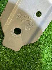 Запчасть кронштейн крыла передний правый Volkswagen Teramont 2017-2023