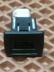 Фото запчасти usb порт Mercedes-Benz GL-Class 2012-2016 контрактная запчасть Запчасть usb порт Mercedes-Benz GL-Class 2012-2016