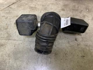 Патрубок воздушного фильтра SUZUKI GRAND VITARA 2011 контрактная Патрубок воздушного фильтра SUZUKI GRAND VITARA 2011