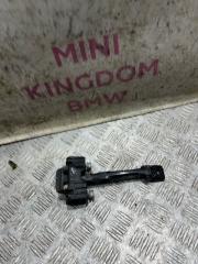 Запчасть ограничитель двери левый MINI Cooper 2008