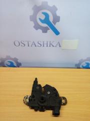 Замок капота Ford Focus 2008