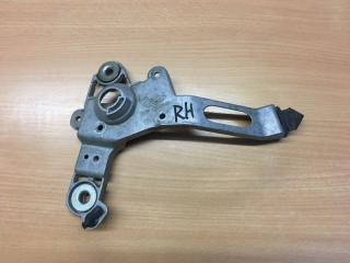 Кронштейн моторчика стеклоочистителя передний правый Ford Focus 2011