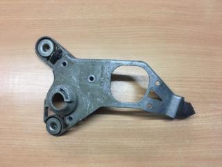 Кронштейн моторчика стеклоочистителя передний левый Ford Focus 2011