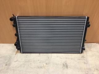 Запчасть радиатор охлаждения Audi A1 2010