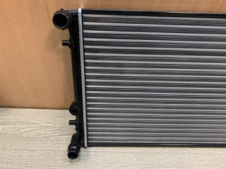 Радиатор охлаждения Skoda Fabia