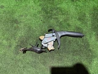 Фото запчасти ручка ручного тормоза Toyota sprinter 1994(245) контрактная запчасть Запчасть ручка ручного тормоза Toyota sprinter 1994(245)