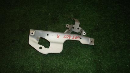 Запчасть крепление крыла переднее правое HONDA FIT