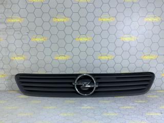 Решетка радиатора Opel Astra
