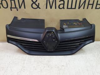 Решетка радиатора Renault Logan