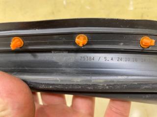 Уплотнитель двери задний правый E-Pace