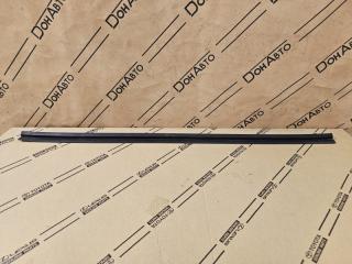 Уплотнитель двери передний правый Toyota Camry