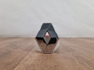 ЭМБЛЕМА КРЫШКИ БАГАЖНИКА Renault logan